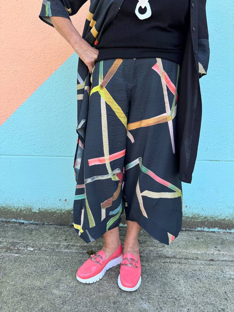851004 Black Print Cropped Trouser