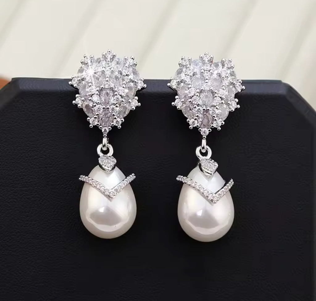 Silver Pearl Drop Earring