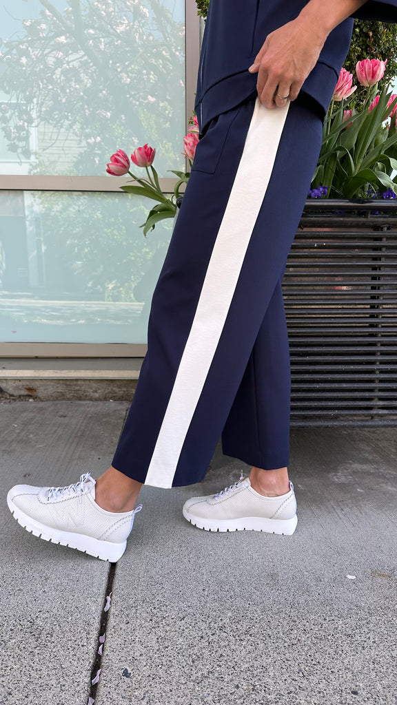 S25179 Navy Elastic Waist Crop Trouser