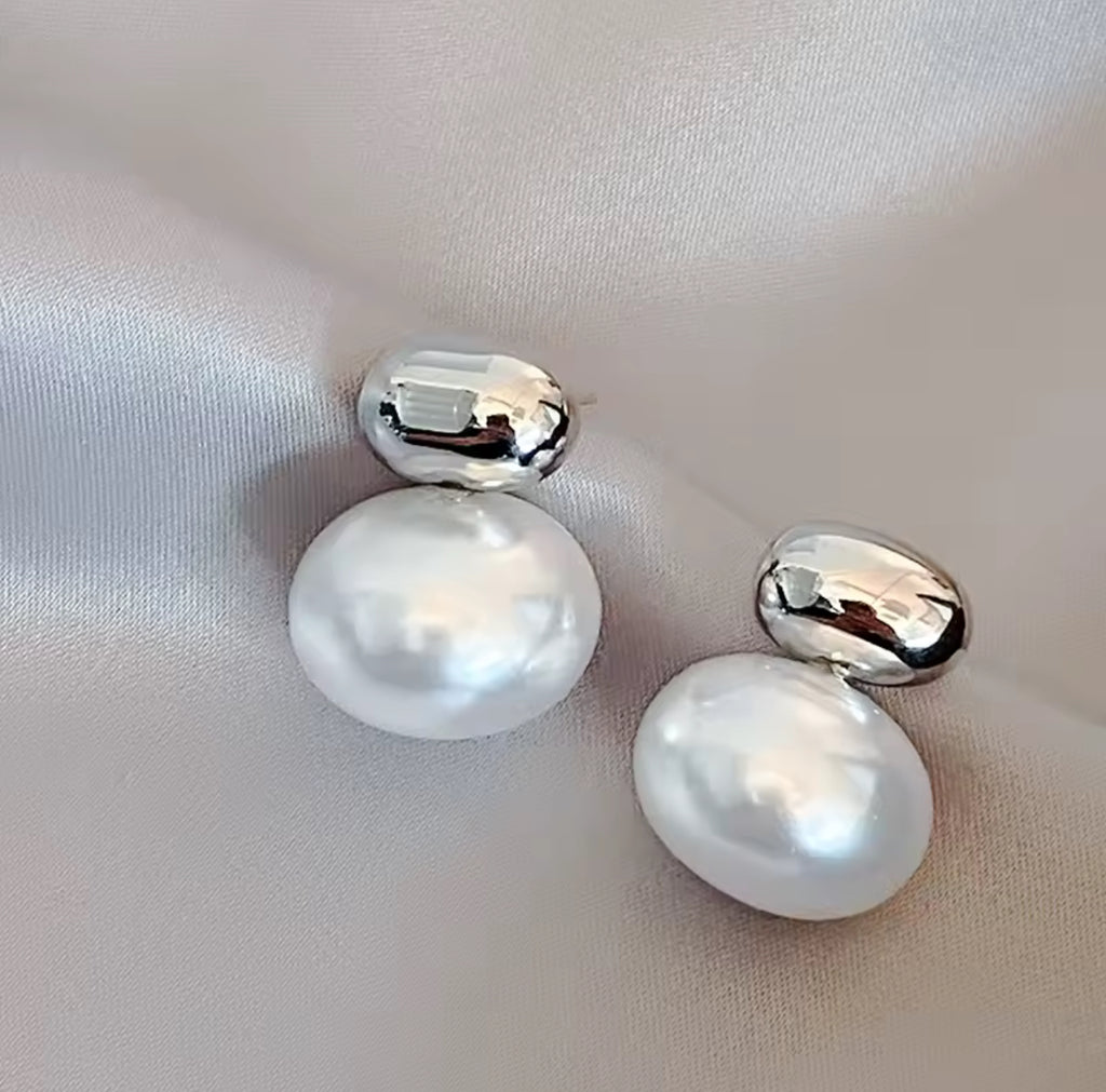Silver Pearl Earring