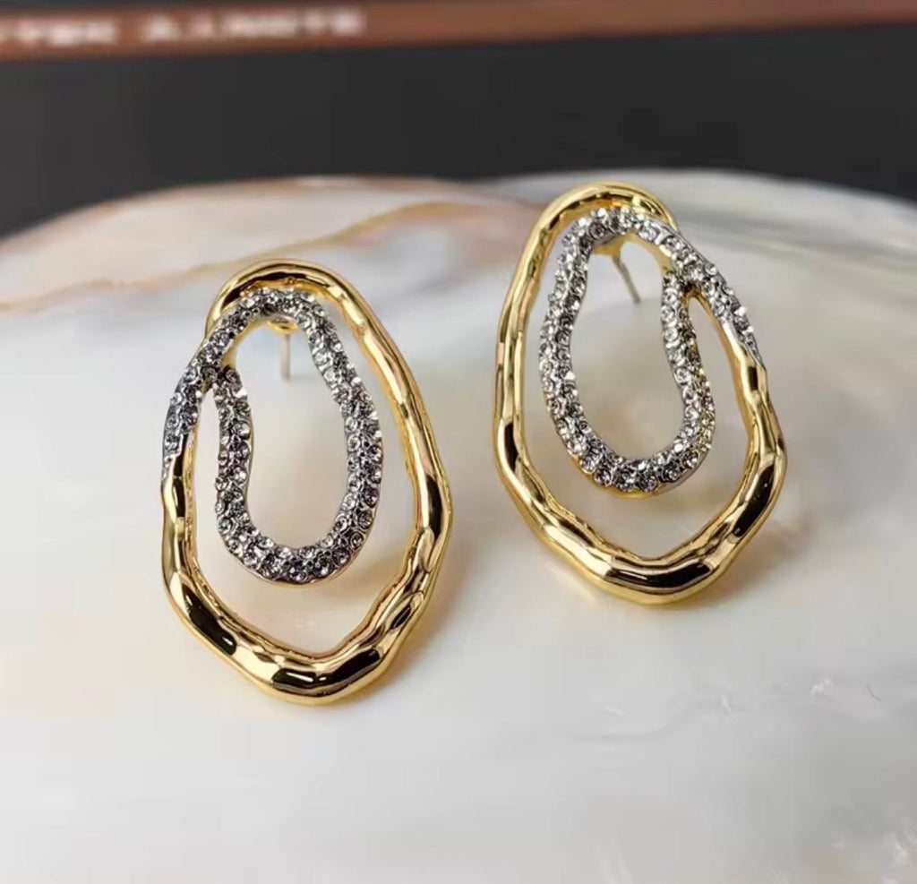 Evelyn Gold Loop Earring