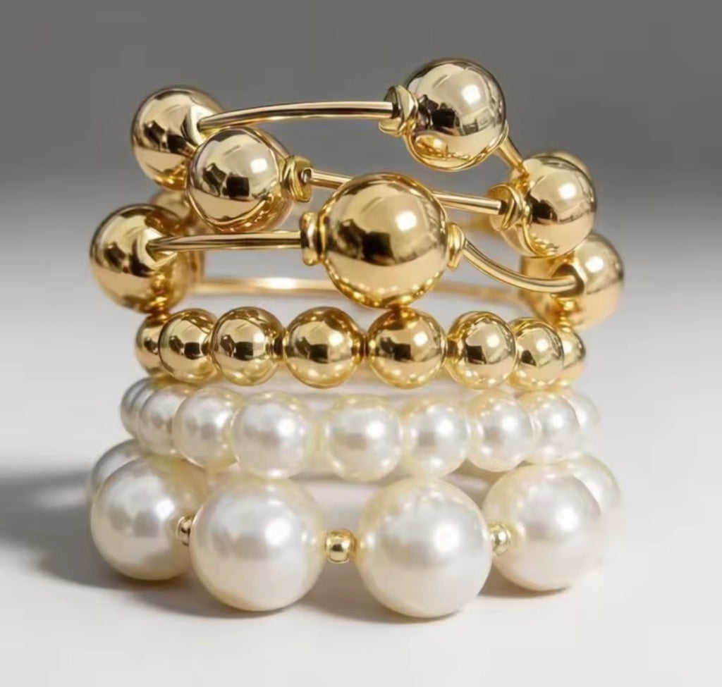 Honor Fold & Pearl Bracelette