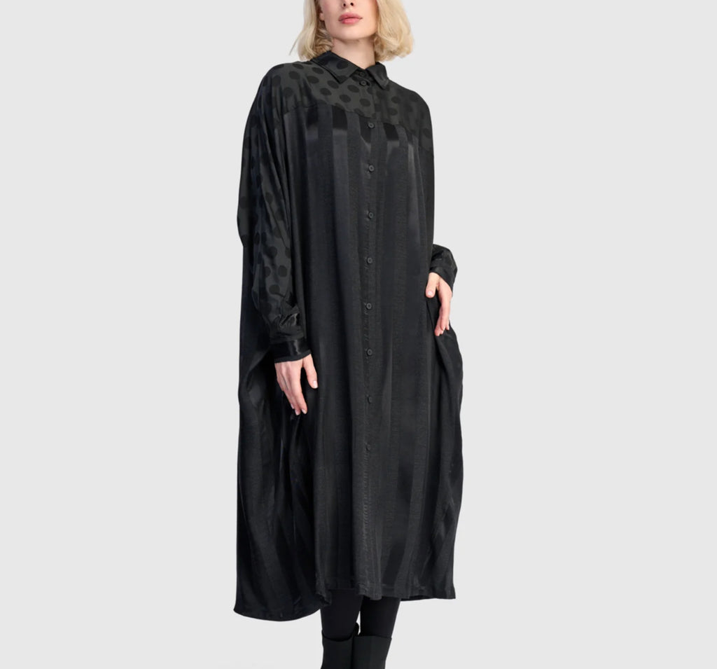 Long black shirt dress with long sleeves and pockets