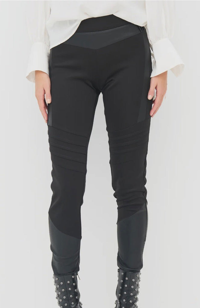 8923 Emberly Black Leggings