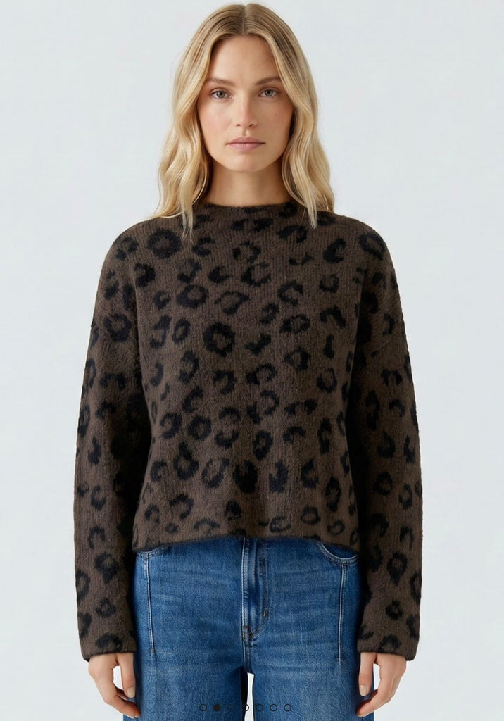 98982 Animal Print Pullover