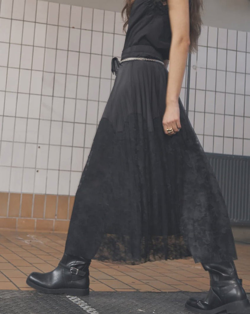 8510 Alec Black Skirt