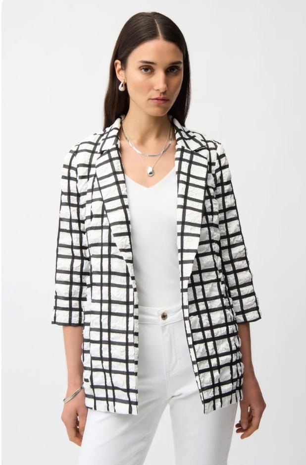 261268 Off White/Black Blazer