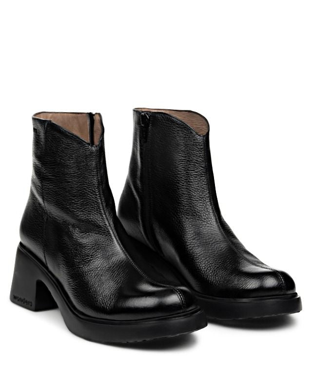 E7125 Black Ankle Boot