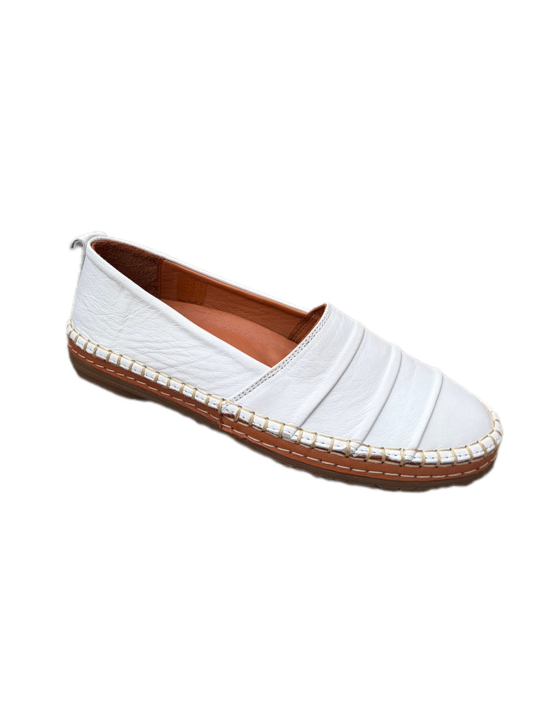 Avery White Flat