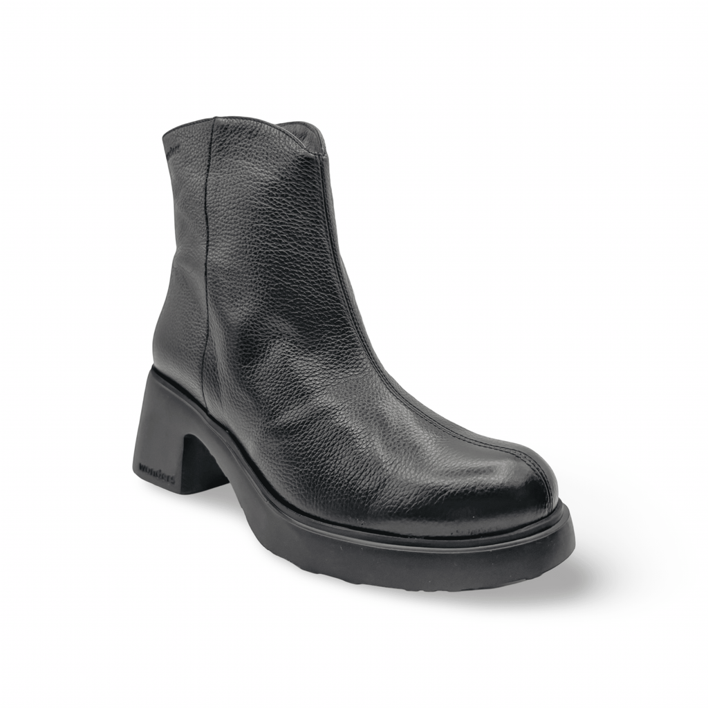 E7125 Black Ankle Boot