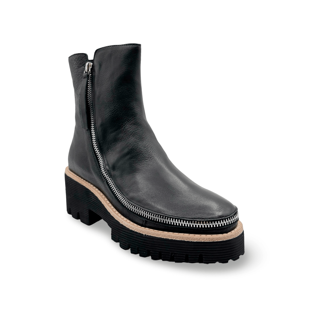 Black leather boot with zipper and chunky heel