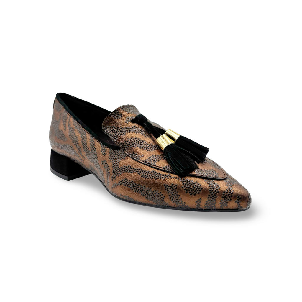 Brown patterned loafer with black tassels 