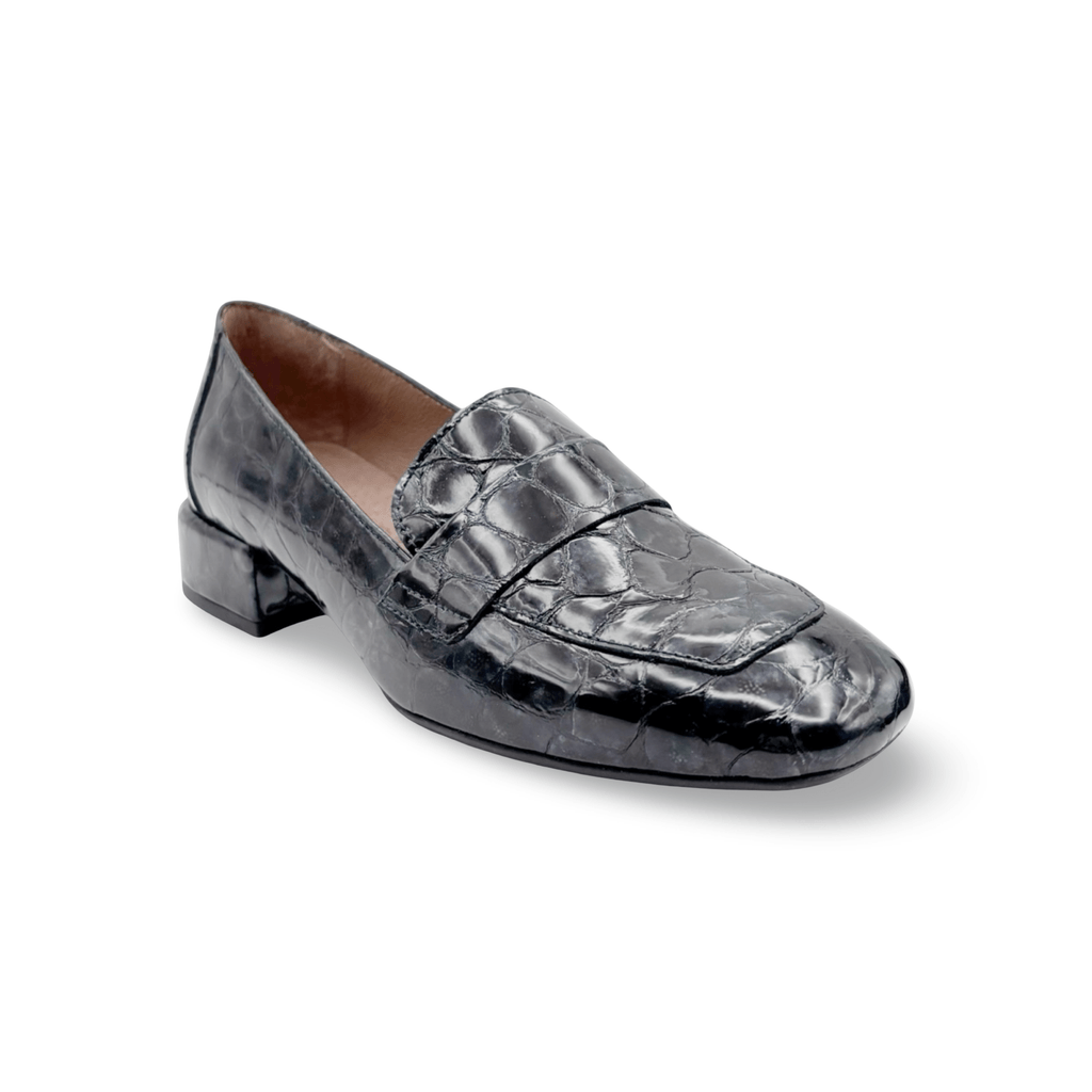 Navy and black crocodile-patterned loafer shoe 