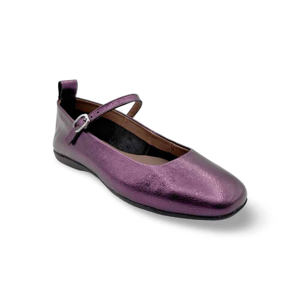Plum Mary-Jane flat shoe 
