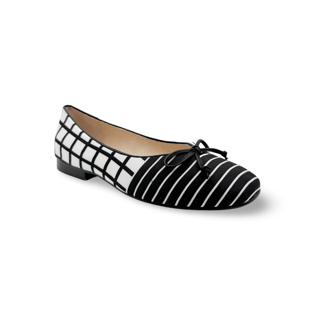 Black and white striped flat shoe 