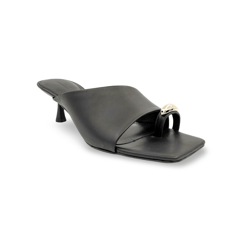 Black sandal with low heel and toe detail 