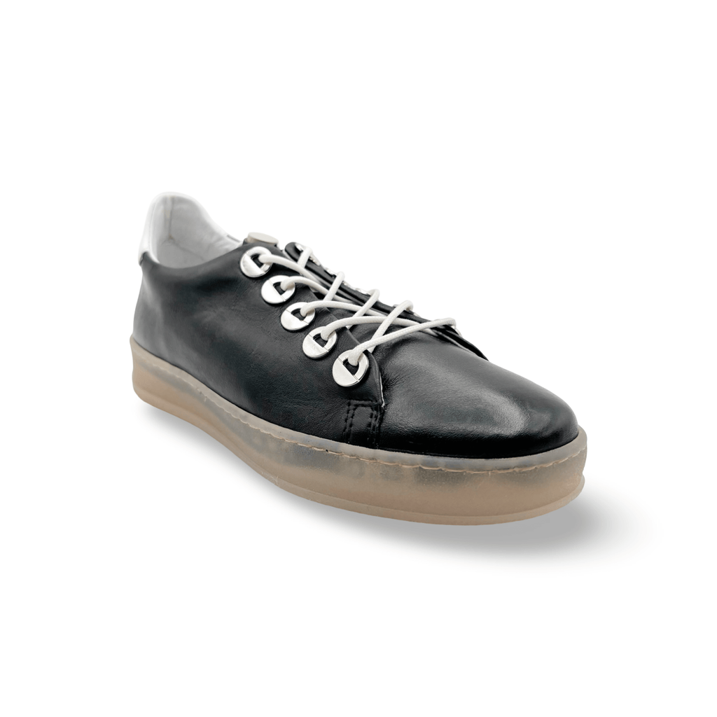 Black leather sneaker with white laces 
