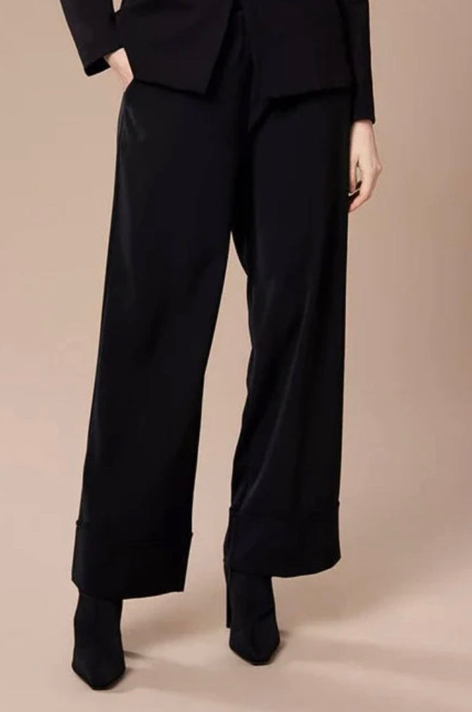 W26121L Black Turn Up Trouser
