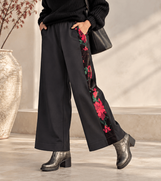 AP600R Black Roses Panel Pull-On Pant