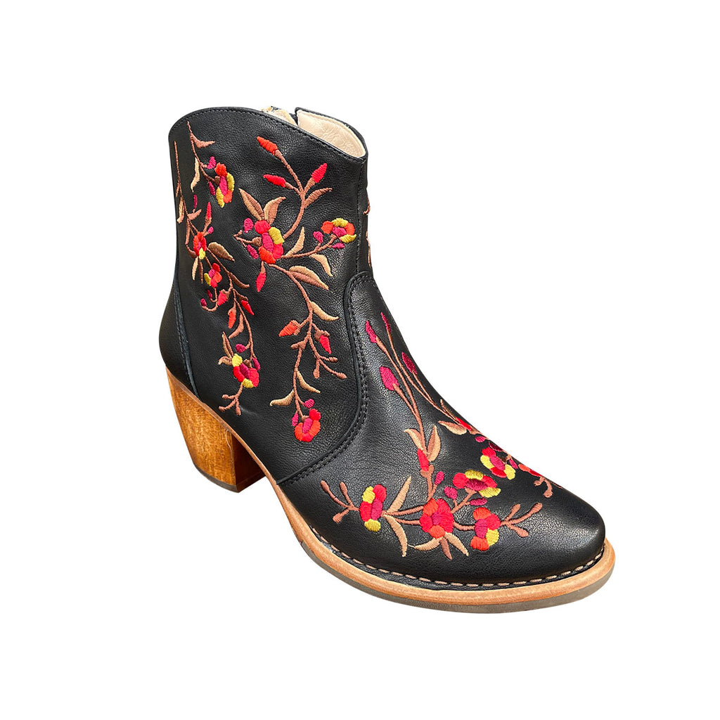 3084 Black Embodied Floral