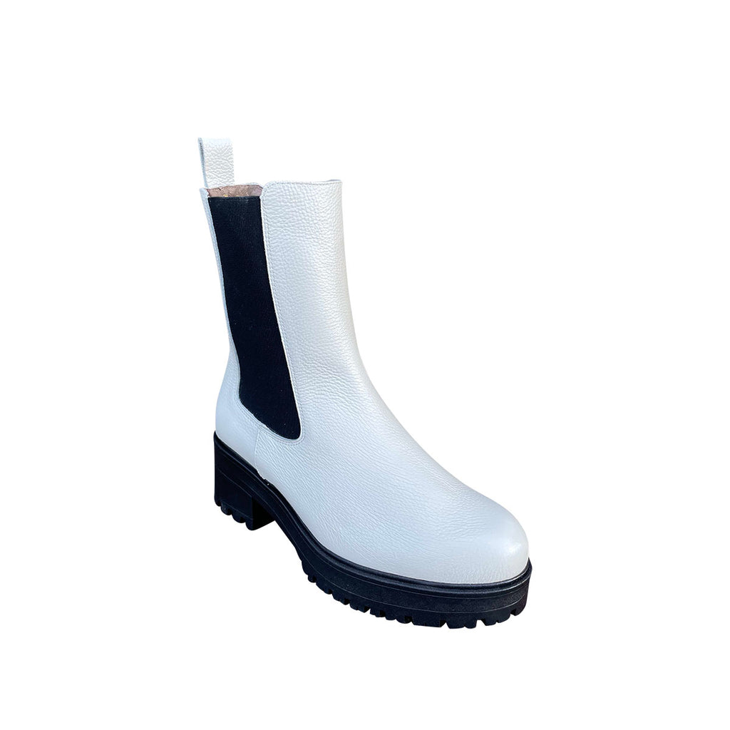 E6114 White Pull On Leather Boot